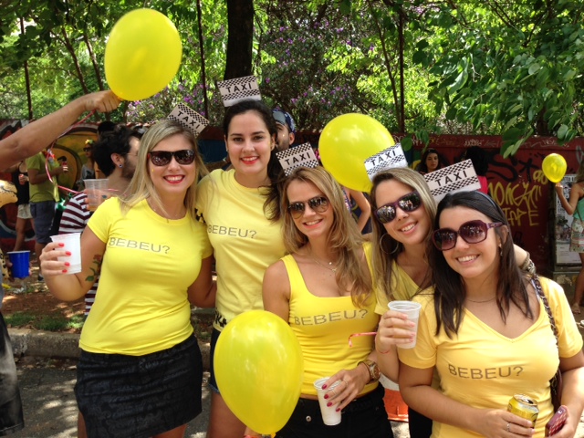 Confraria do Pasmado: grupo de amigas compartilha fantasia "Bebeu? Chame táxi"