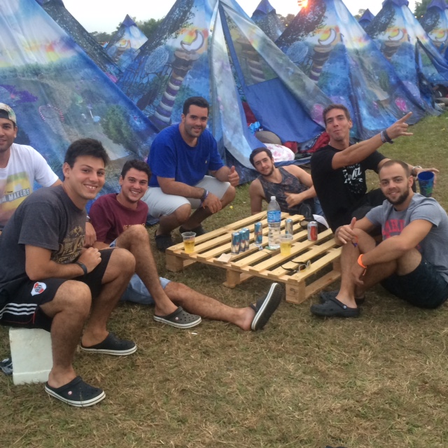 Tomorrowland: acampados dizem que gastaram até 3 000 reais