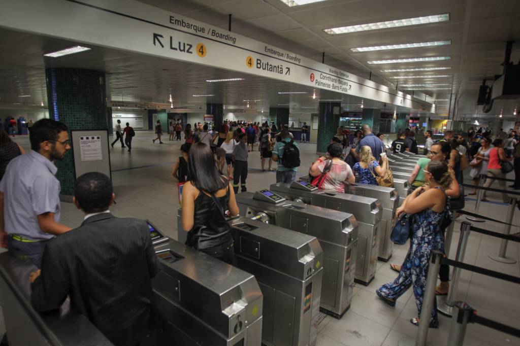 Estações Luz e República da Linha 4-Amarela fecham no feriado