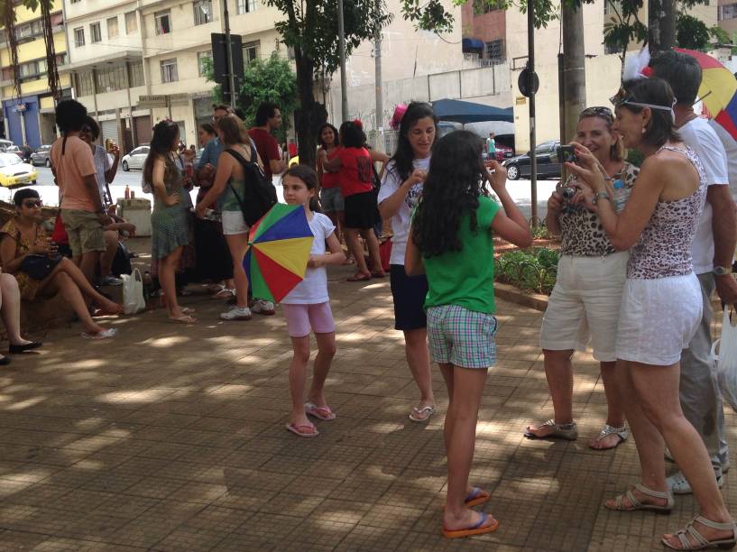 Famílias se divertem no Bloco da Abolição, na Bela Vista