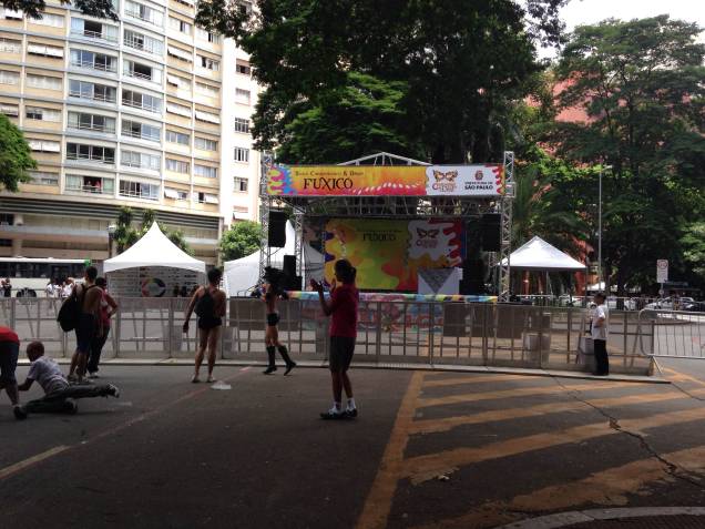Voltado ao público LGBT, Bloco Fuxico sai às 18h do Largo do Arouche Voltado ao público LGBT, Bloco Fuxico sai às 18h do Largo do Arouche