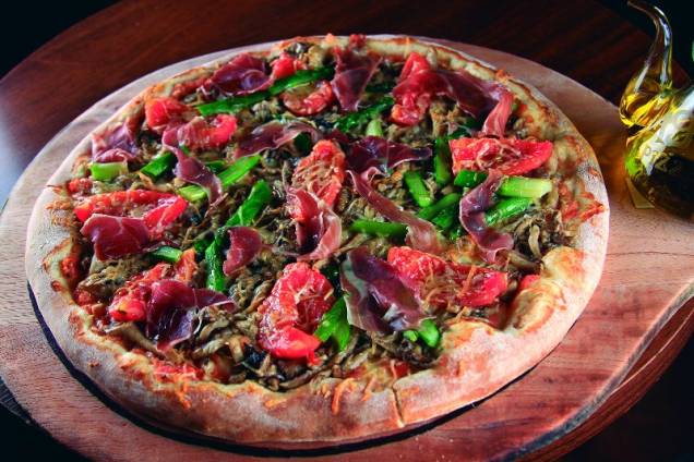 No cardápio da 1900: a pizza de berinjela, tomate, mussarela de búfala e azeitonas preta e verde No cardápio da 1900: a pizza de berinjela, tomate, mussarela de búfala e azeitonas preta e verde