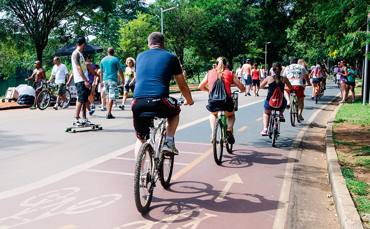 Parque do Ibirapuera: o calor estimula a prática de esportes