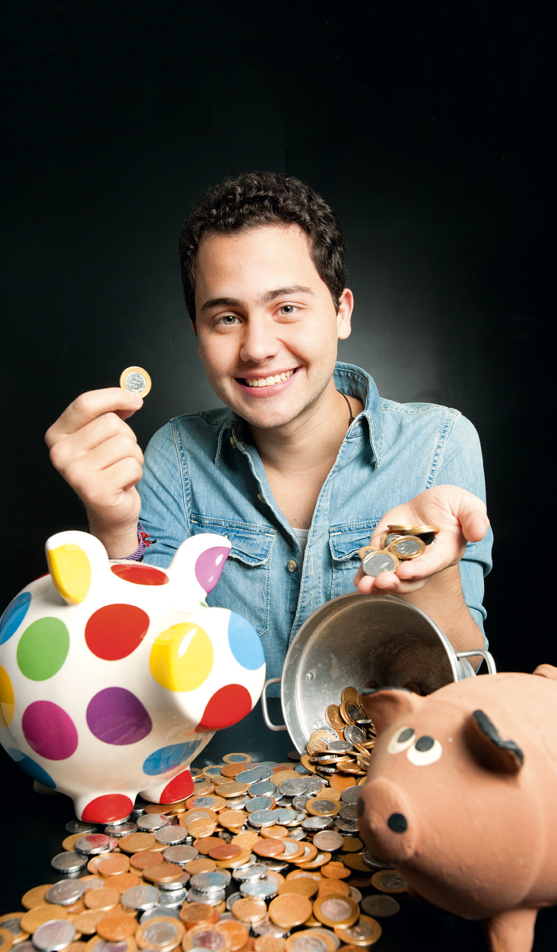 Publicitário recolhe doações em moeda para ajudar a AACD