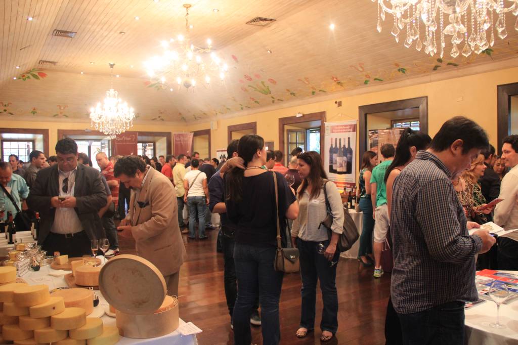 Encontro de Vinhos Off acontece nesta terça (21)