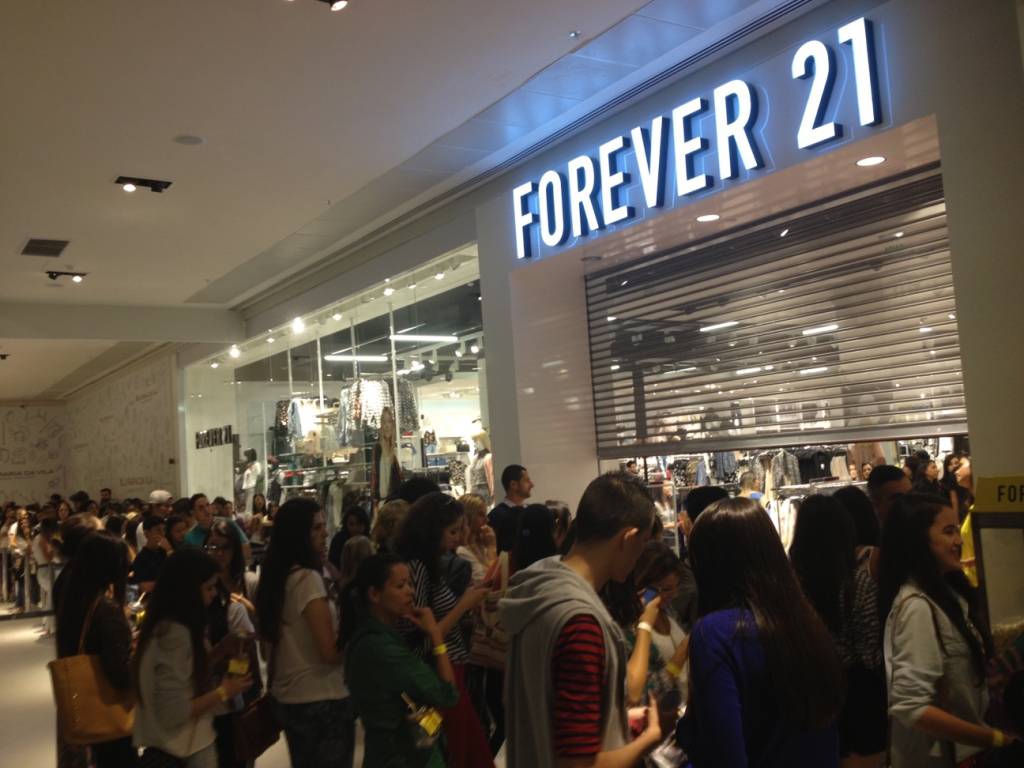 Inauguração da loja Forever 21 movimenta shopping em Guarulhos