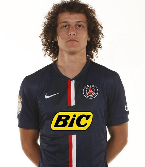 Internautas brincam com as “canetas” em David Luiz