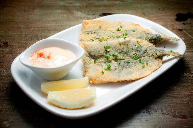 Sardinhas portuguesas empanadas no fubá Sardinhas portuguesas empanadas no fubá