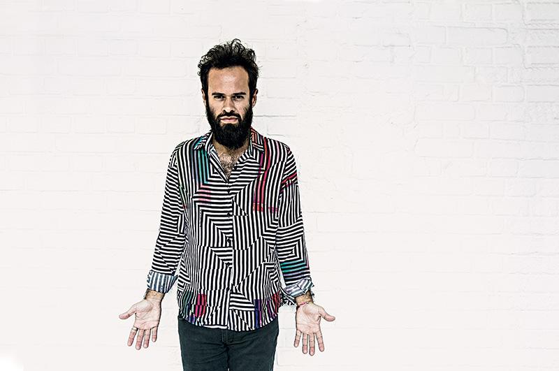 Marcelo Jeneci: canções nas novelas e sucesso na internet Marcelo Jeneci: canções nas novelas e sucesso na internet