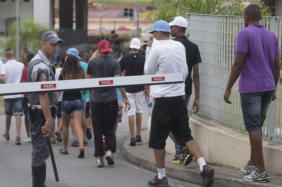 Como nasce um rolezinho: da pegação e ostentação à agressão policial