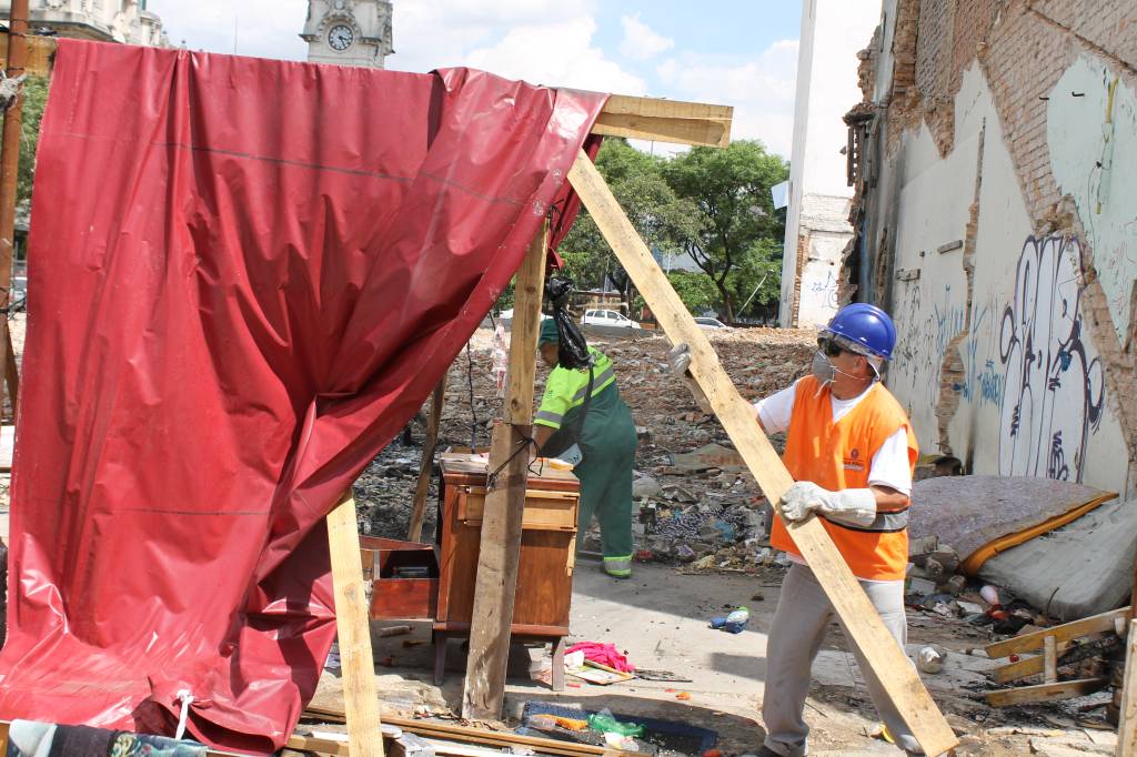 Sem polícia, prefeitura aposta em ação integrada para acabar com “favela do crack”