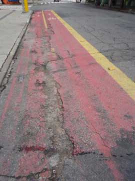 Trecho final da ciclofaixa da Rua dos Pinheiros, perto da Avenida Brigadeiro Faria Lima Trecho final da ciclofaixa da Rua dos Pinheiros, perto da Avenida Brigadeiro Faria Lima