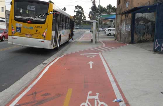 Detalhe do traçado da ciclovia da Avenida Oliveira Freire, perto da Avenida Dr. José Artur Nova Detalhe do traçado da ciclovia da Avenida Oliveira Freire, perto da Avenida Dr. José Artur Nova