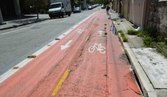 Trecho da ciclofaixa da Rua Fernandes Moreira, perto da Rua José Vicente Carvalho Trecho da ciclofaixa da Rua Fernandes Moreira, perto da Rua José Vicente Carvalho