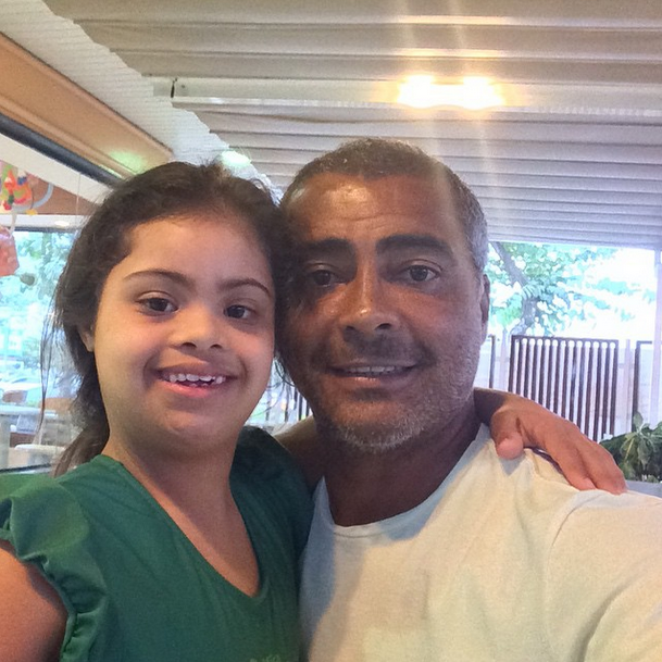 Romário faz homenagem à filha no Dia Internacional da Síndrome de Down
