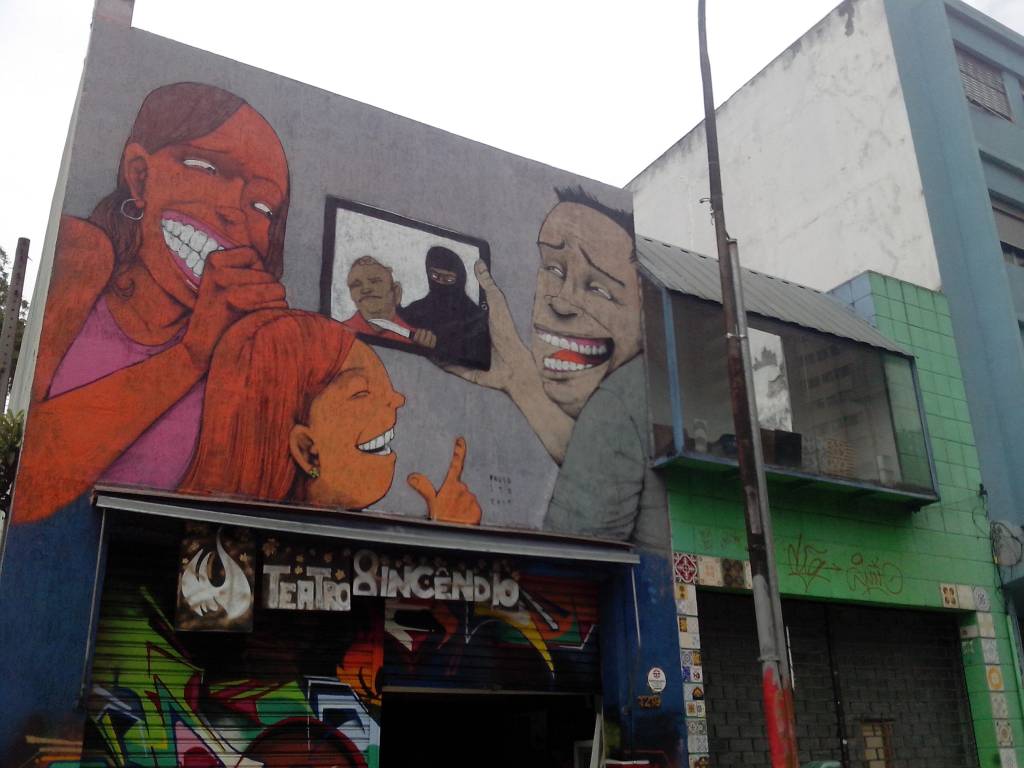 Grafite na capital retrata cena de decapitação pelo Estado Islâmico