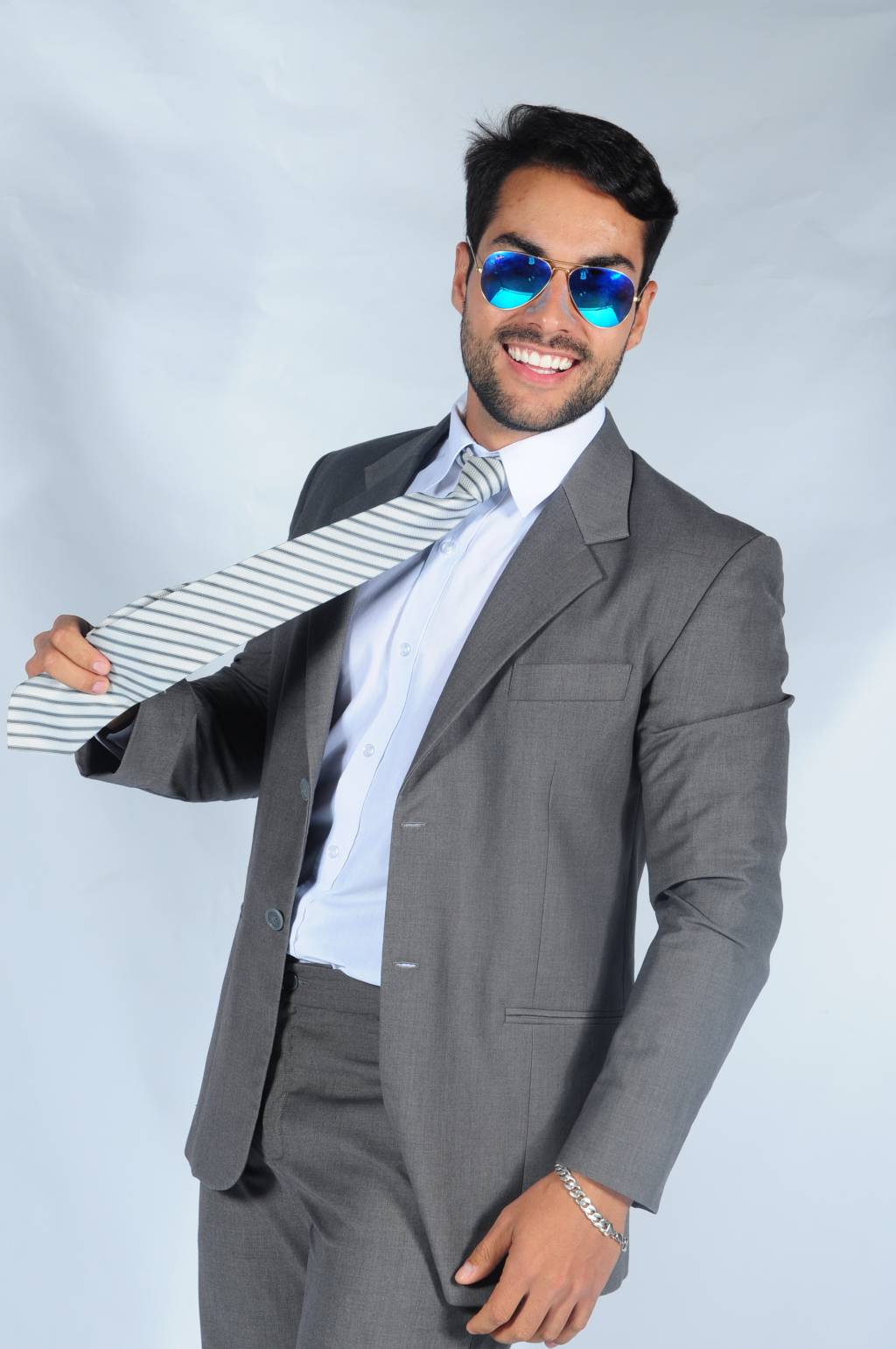 Christian Grey brasileiro é atração em evento só para mulheres