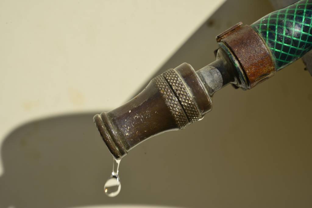 Sabesp divulga horários em que reduz a água na rede