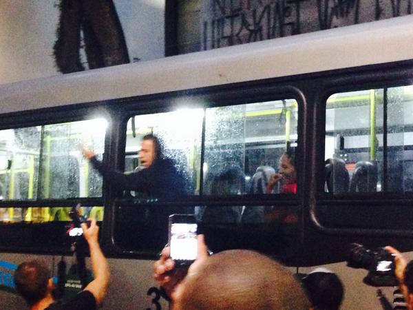 Trânsito parado: cobrador de ônibus reclama da demora Trânsito parado: cobrador de ônibus reclama da demora