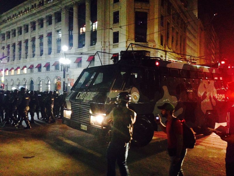 O Batalhão de Choque posicionou-se em frente ao Shopping Light, na Praça Ramos de Azevedo O Batalhão de Choque posicionou-se em frente ao Shopping Light, na Praça Ramos de Azevedo