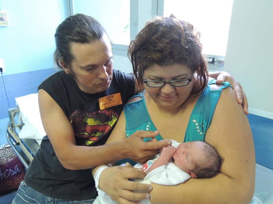 Mulher descobre gravidez dois dias antes do nascimento do bebê