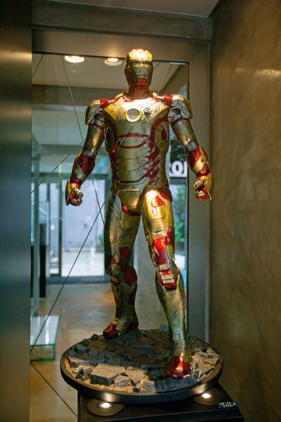 Armadura do Homem de Ferro com escoriações de batalha: 5 499 reais Armadura do Homem de Ferro com escoriações de batalha: 5 499 reais