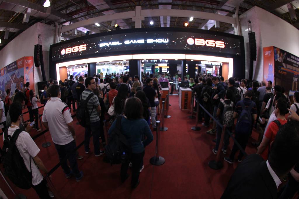 Brasil Game Show: estátuas de super-heróis viram pontos de ‘selfie’