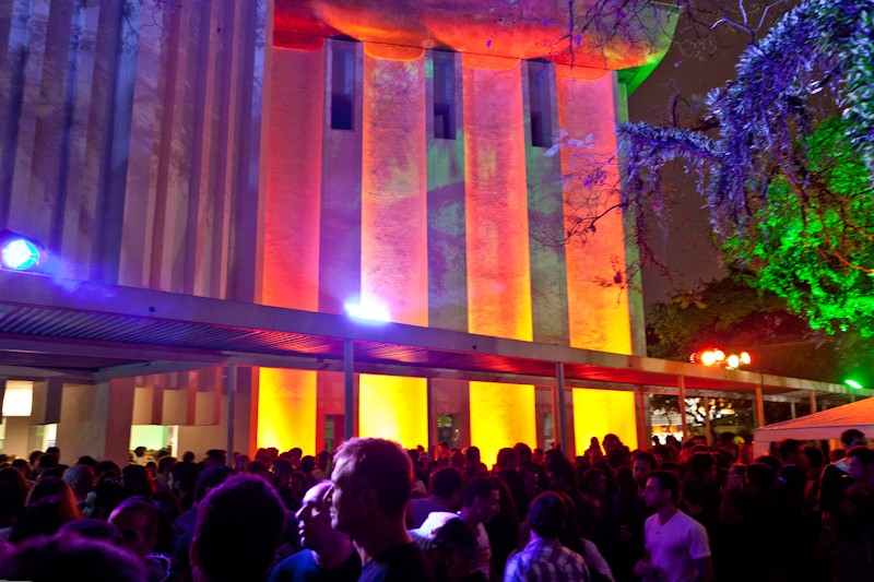 Green Sunset: balada mensal que mistura música eletrônica com arte no MIS