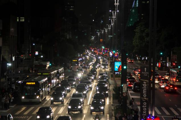 Trânsito na Avenida Paulista fica mais pesado durante essa época do ano Trânsito na Avenida Paulista fica mais pesado durante essa época do ano
