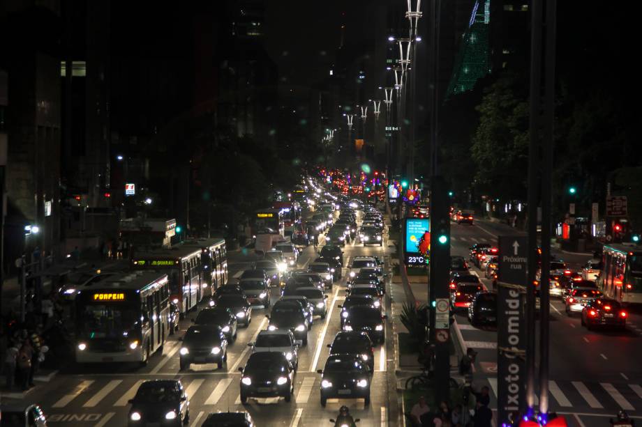 Tr&acirc;nsito na Avenida Paulista fica mais pesado durante essa &eacute;poca do ano