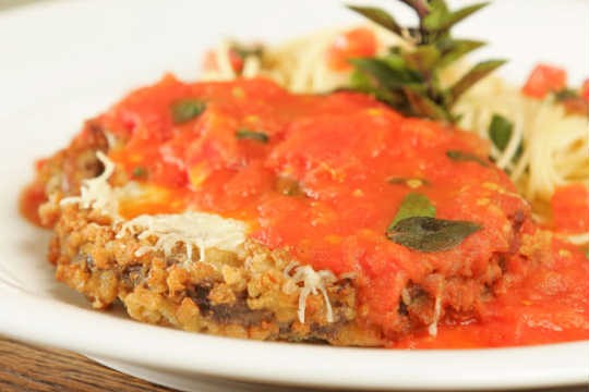 Autoria de filé à parmigiana causa discórdia entre restaurantes badalados