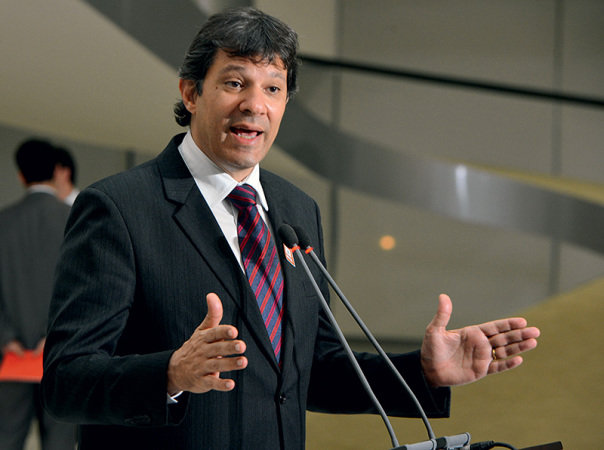 Haddad cria tendas temporárias para moradores de rua