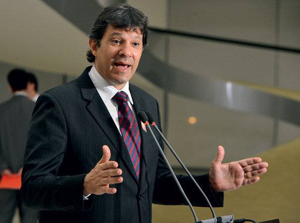 Haddad cria tendas temporárias para moradores de rua