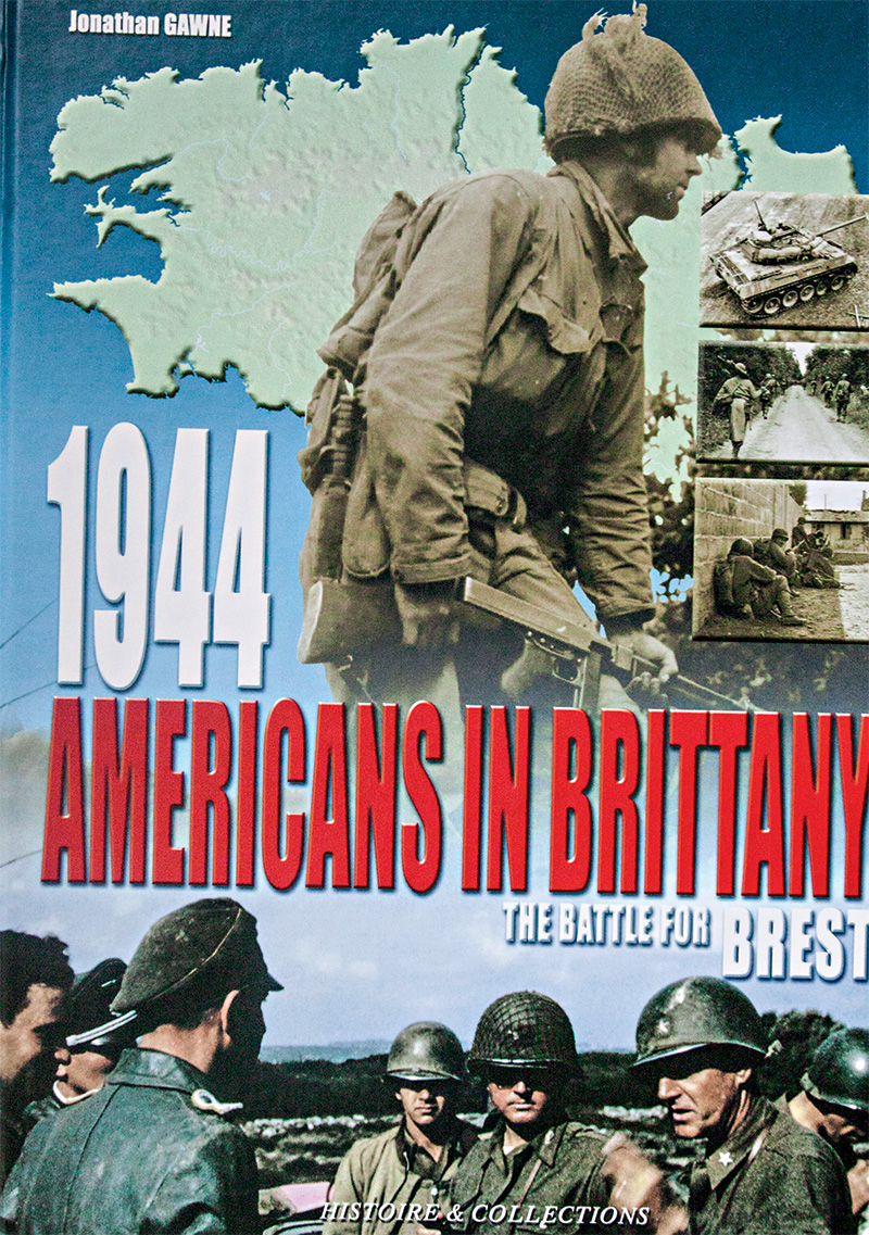 Sobrado na Vila Romana tem mais de 600 livros sobre história militar