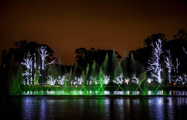 Show de cores e luzes encantam crianças e adultos no Parque do Ibirapuera Show de cores e luzes encantam crianças e adultos no Parque do Ibirapuera