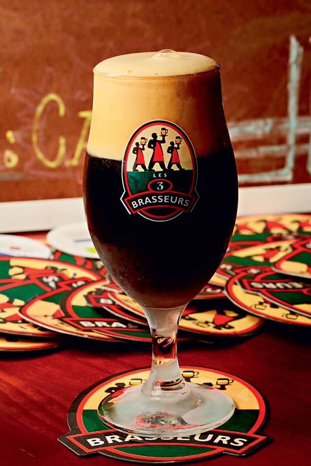 O chope escuro brune, do Les 3 Brasseurs O chope escuro brune, do Les 3 Brasseurs