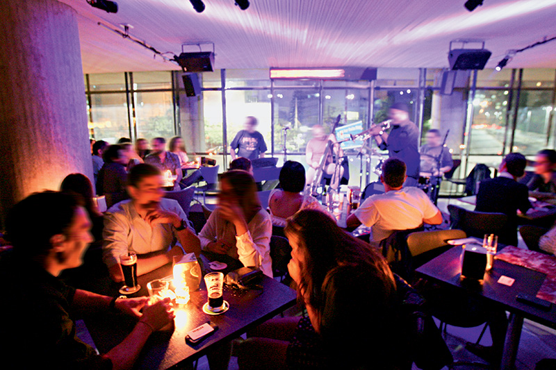 O sucesso do novo bar Riviera