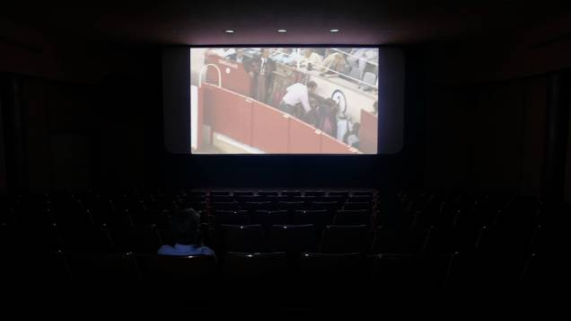 At Five in the Afternoon, 2012, de Mohmoud Khaled: vídeo que mostra um monólogo sobre os medos do amor At Five in the Afternoon, 2012, de Mohmoud Khaled: vídeo que mostra um monólogo sobre os medos do amor