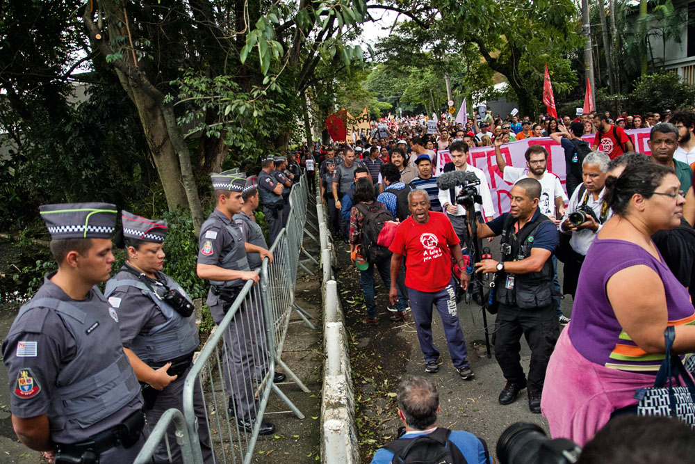 Manifestações na casa de Michel Temer afetam moradores do Alto de Pinheiros
