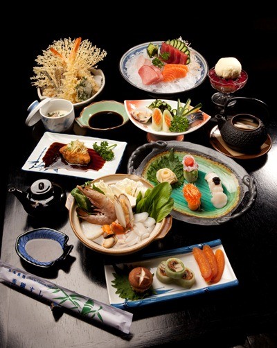 Sushi e sashimi em sistema de rodízio