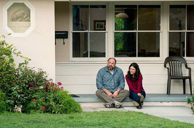 À Procura do Amor - Nicole Holofcener (Sentimento de Culpa)dirigiu James Gandolfni (1961-2013) emseu último flme. Na comédia romântica,o ator interpreta Albert, que começa umromance com uma massagista divorciada. À Procura do Amor - Nicole Holofcener (Sentimento de Culpa)dirigiu James Gandolfni (1961-2013) emseu último flme. Na comédia romântica,o ator interpreta Albert, que começa umromance com uma massagista divorciada.