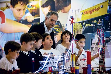 colegio-magno-1.jpeg Especial Educação Robôs