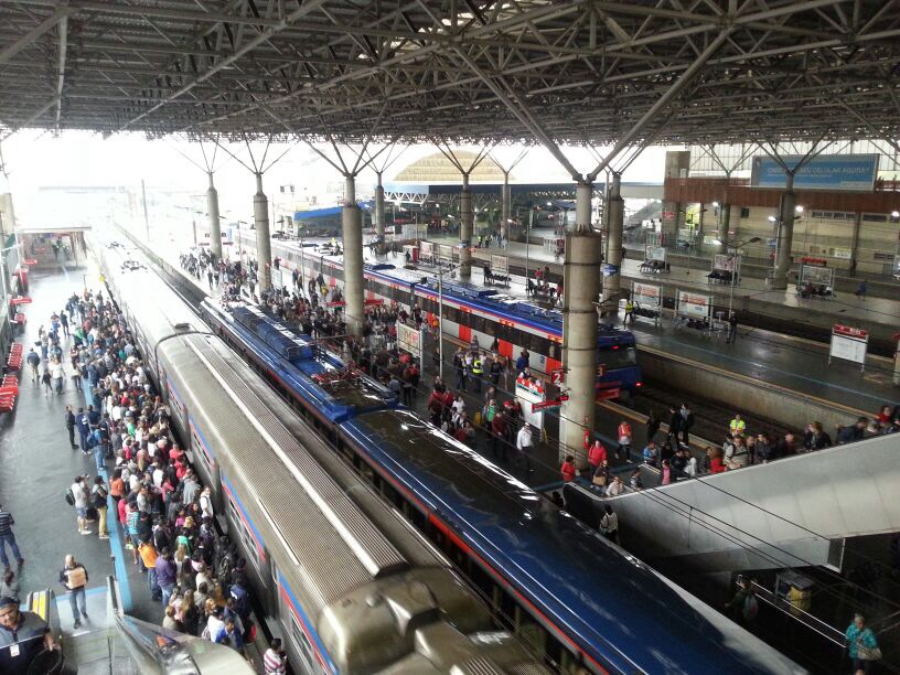 Pai abandona bebê de 3 meses na estação Brás da CPTM