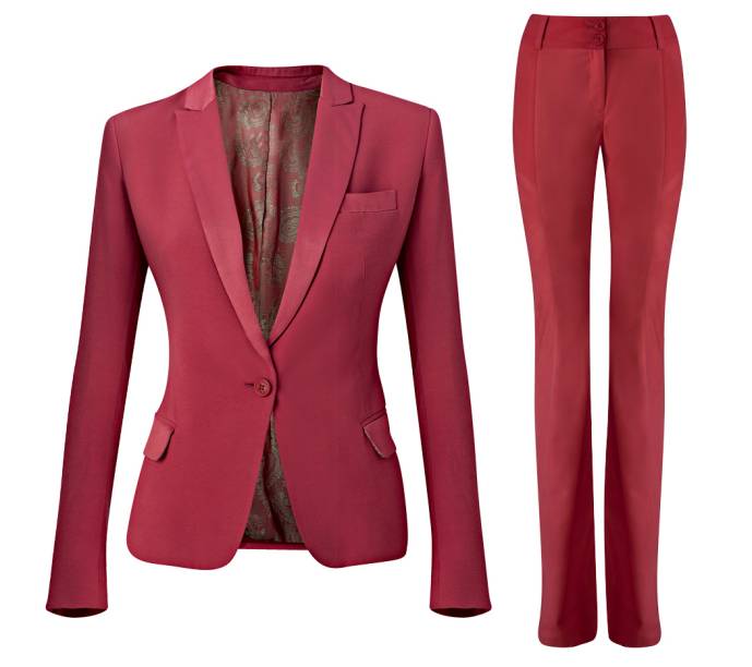 	De crepe de seda. Blazer, R$ 839,00, e calça, R$ 629,00. Ricardo Almeida for Special Ladies, Shopping Iguatemi, ☎ 3812-4518, www.ricardoalmeida.com.br.