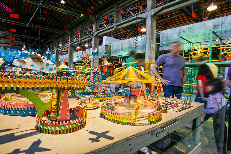 A obra Parque de Diversões: miniaturas em um dos cinco espaços temáticos A obra Parque de Diversões: miniaturas em um dos cinco espaços temáticos