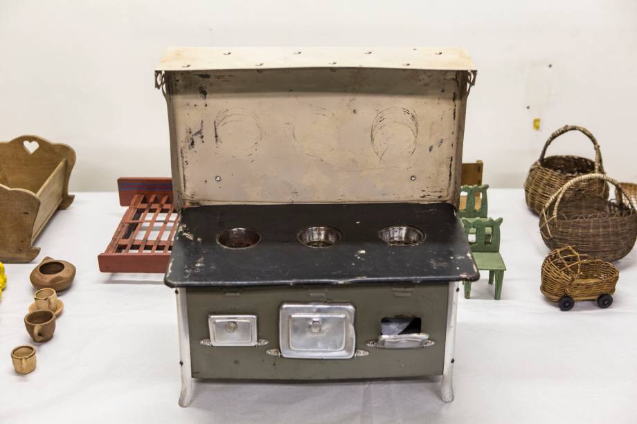 Objetos de uma casa do espaço temático "O Mínimo e as Mãos" Objetos de uma casa do espaço temático "O Mínimo e as Mãos"