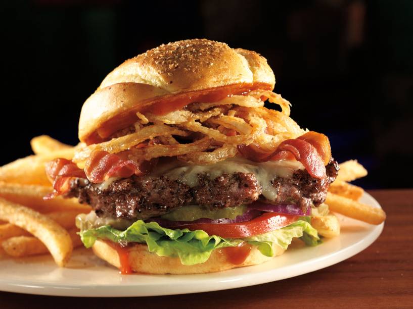 O cowboy, do Applebees: &ldquo;apenas&rdquo; um hamb&uacute;rguer mais cheddar, cebola empanada crocante, molho barbecue e bacon