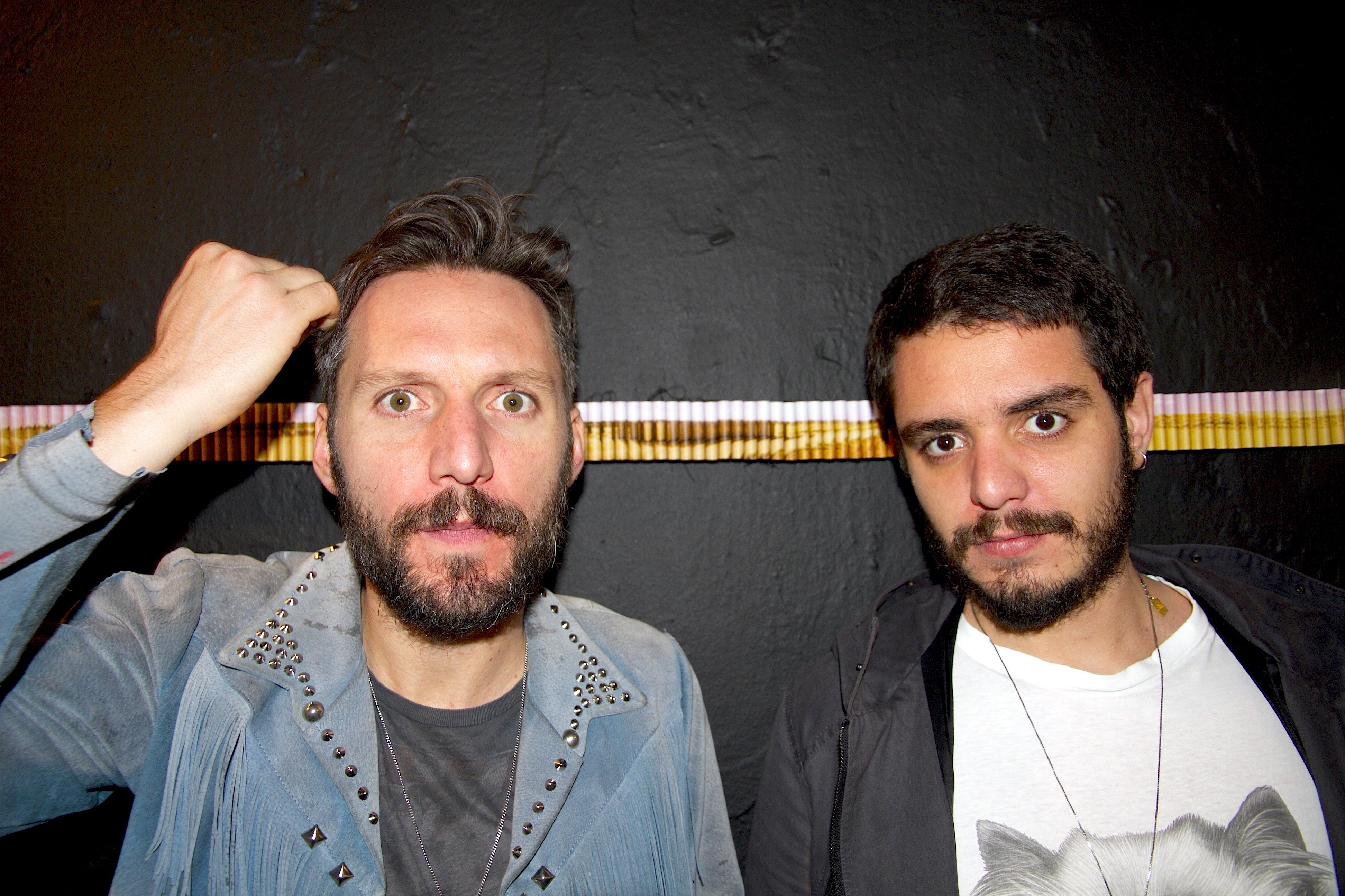 Aposta do eletro rock, dupla Aldo relembra noitadas com tio doidão