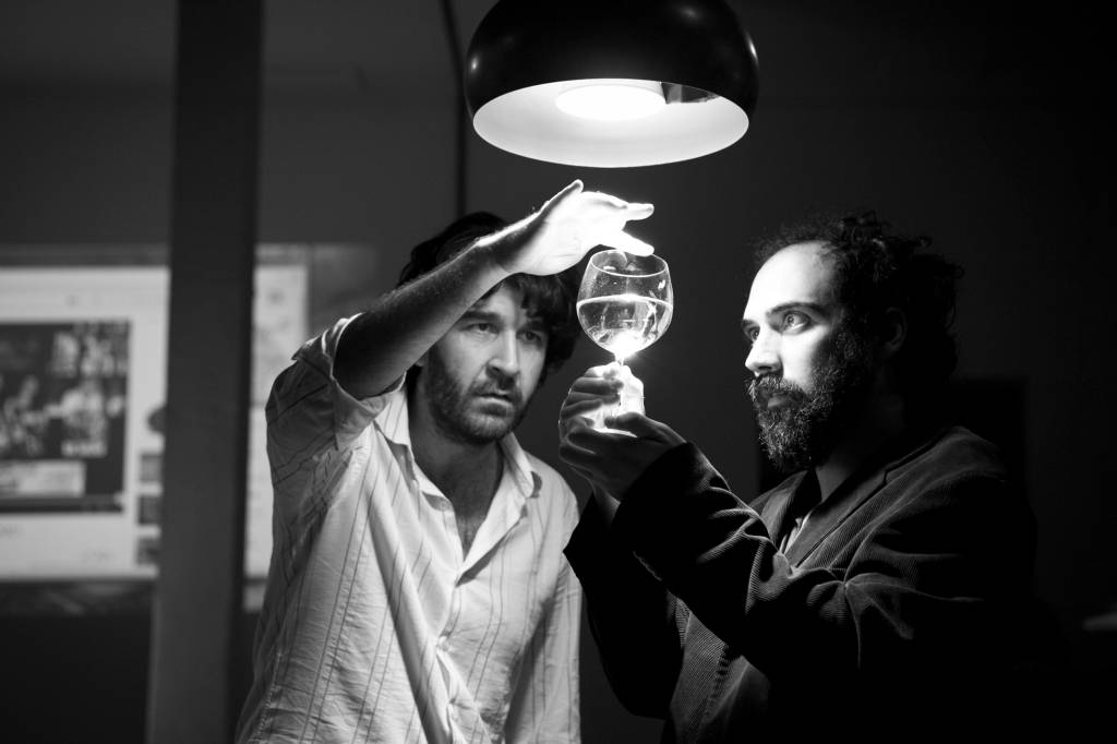 Atores ficam doze horas em cena na peça ‘Vigília’