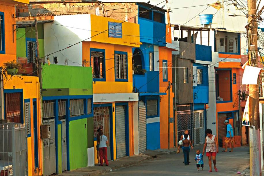 A comunidade de Heliópolis, na zona sul, tem águas subterrâneas contaminadas por metais, benzeno e cloreto de vinila, entre outros. 